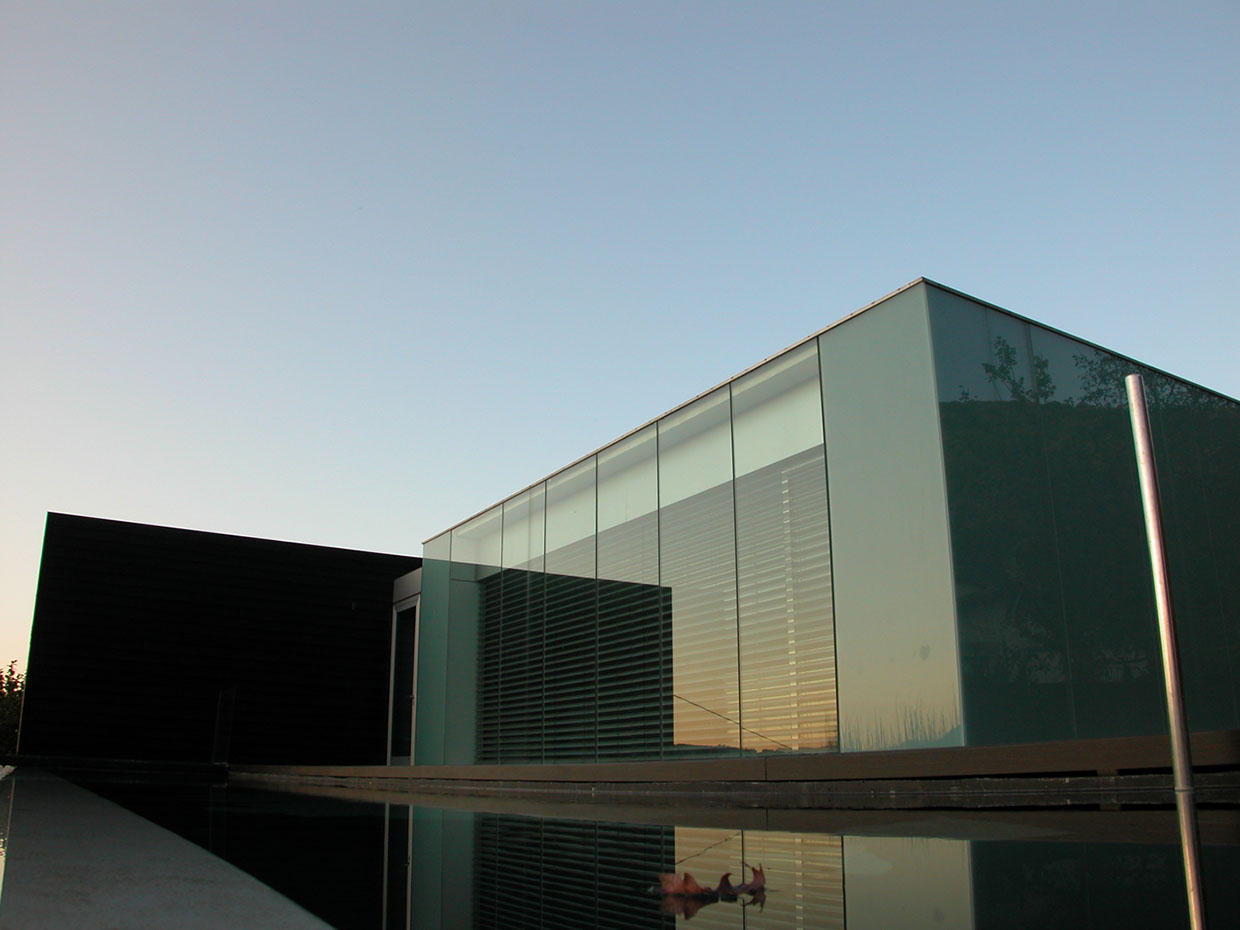 Vista de piscina con cristalera de EL Amurrio (vivienda unifamiliar)