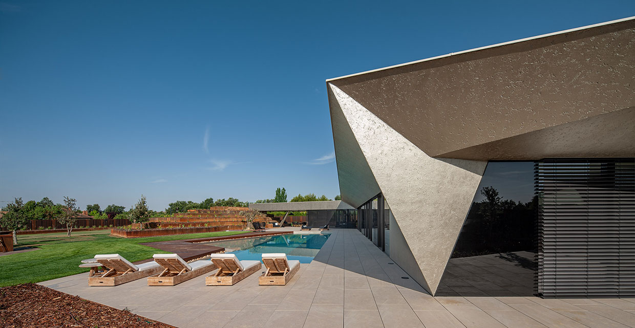 Detalle de vista lateral de piscina de MXM Aragón